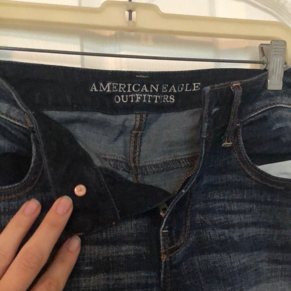 Distressed denim - Picture 3 of 4